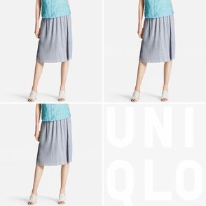 UNIQLO. Gray Soft Pleated Skirt!